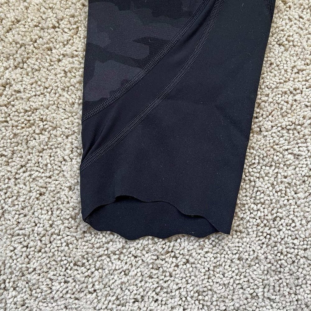 Lululemon Wunder Under Crop Scallop 23" - Picture 3 of 3